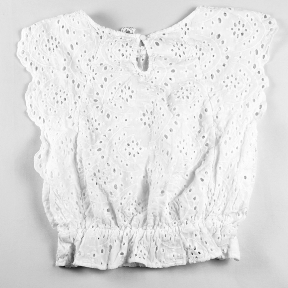 Me To We White Cotton Eyelet Shirt/Blouse Cropped. - Picture 2 of 8